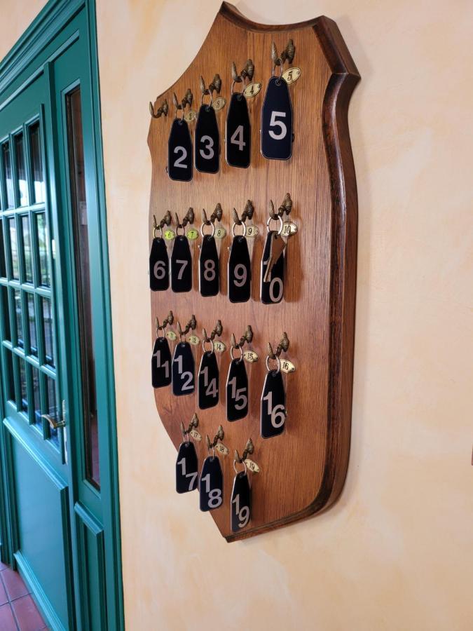 L'Auberge De L'Olive Dompierre-sur-Besbre Esterno foto