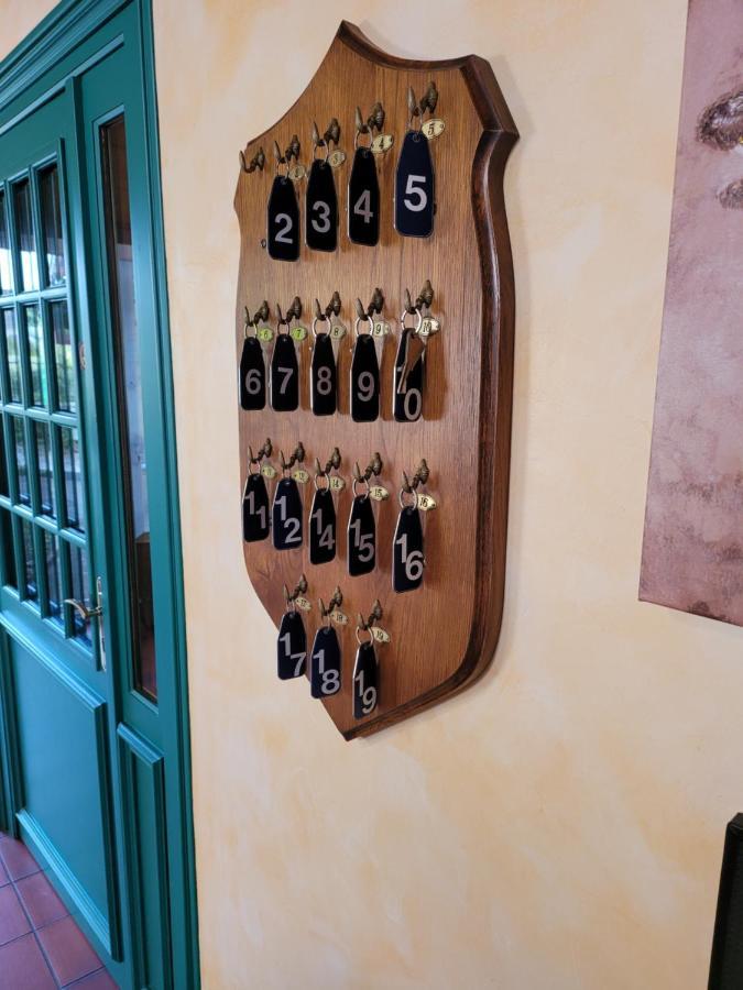 L'Auberge De L'Olive Dompierre-sur-Besbre Esterno foto