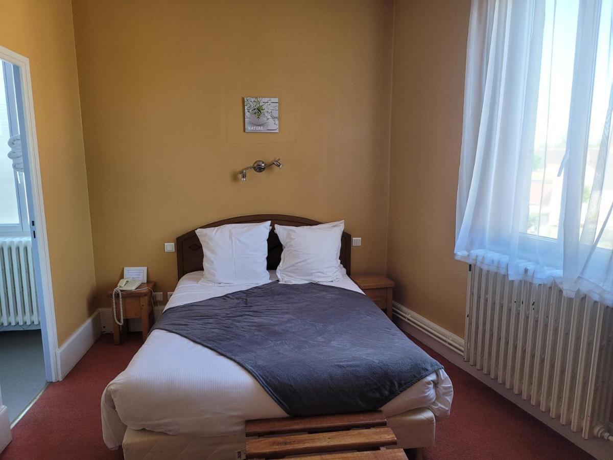 L'Auberge De L'Olive Dompierre-sur-Besbre Esterno foto