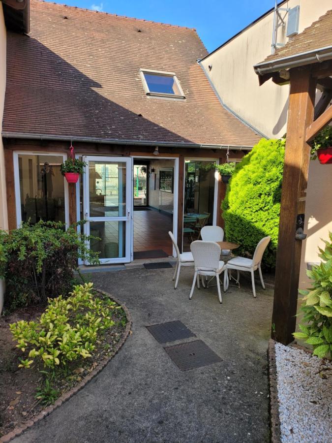 L'Auberge De L'Olive Dompierre-sur-Besbre Esterno foto