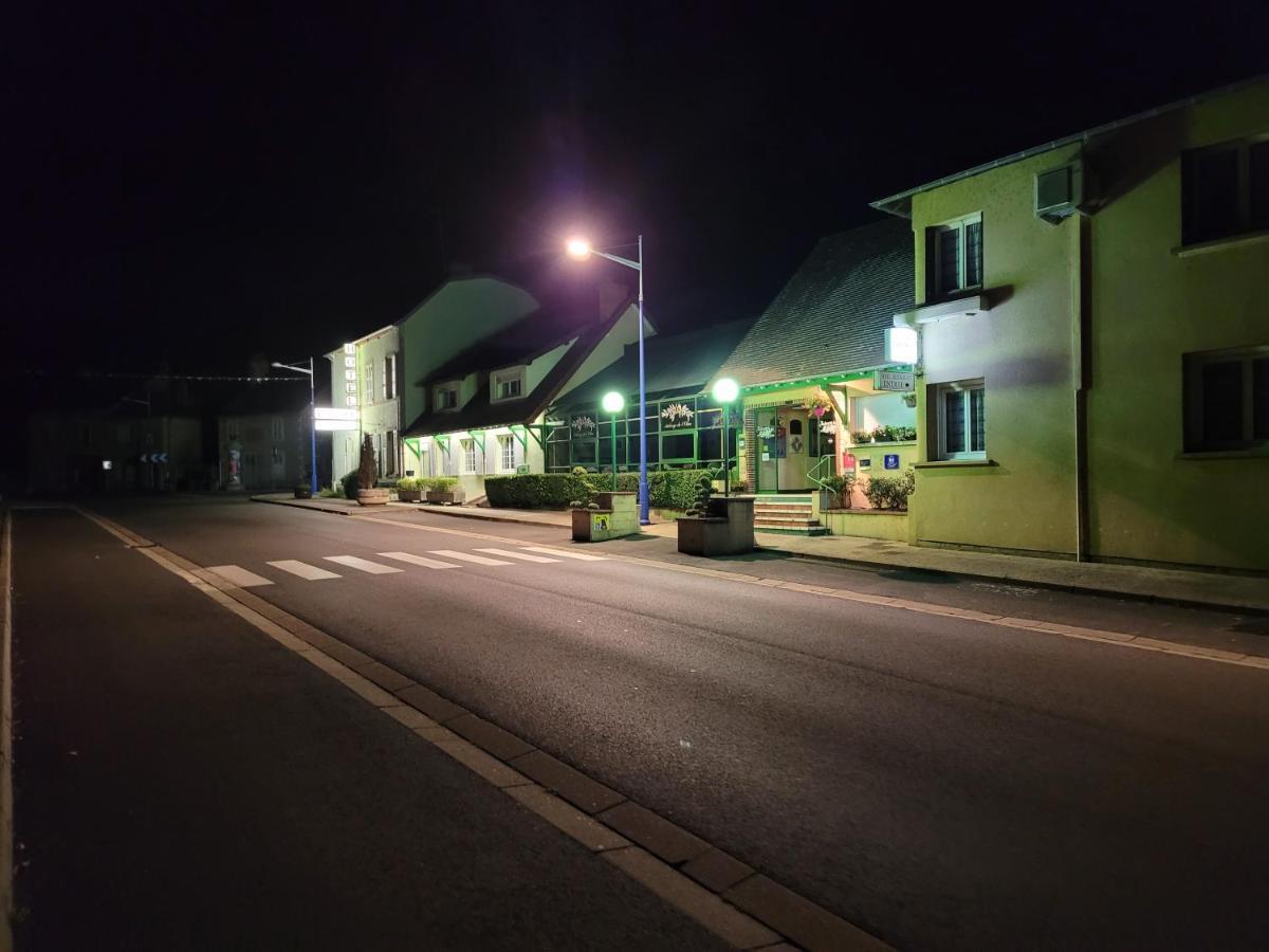 L'Auberge De L'Olive Dompierre-sur-Besbre Esterno foto